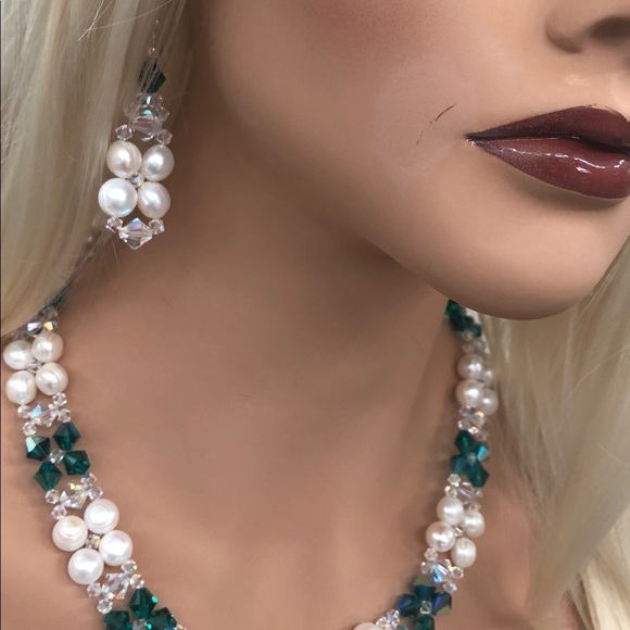 NWT Swarovski Pearl Crystal Necklace Set. - Picture 6 of 9